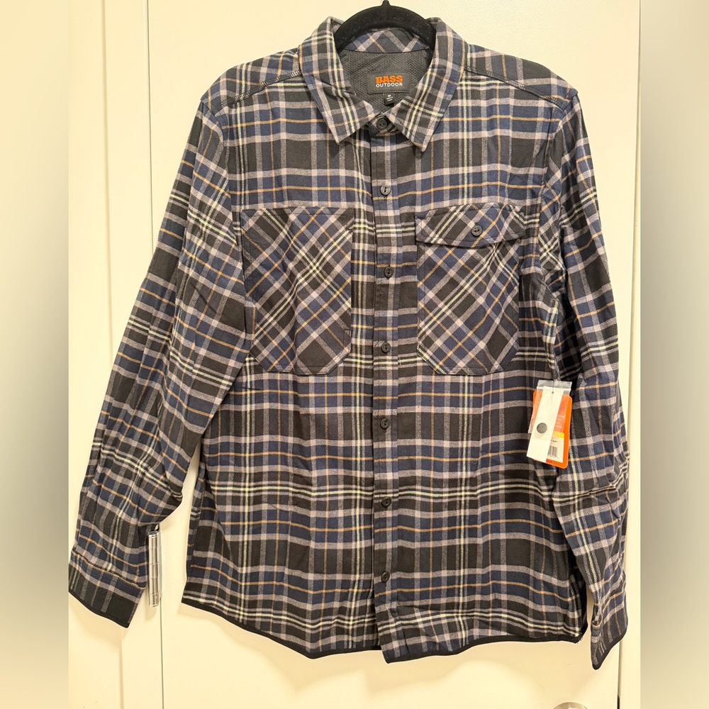 Bass Outdoor men's plaid flannel long-sleeve button-front shirt Size Medium